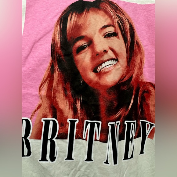 Britney Spears White Smile Graphic XS NWT - Picture 5 of 5